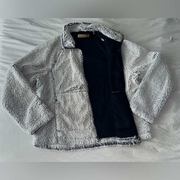 Faux Fur Zip Up Jacket - Picture 2 of 6